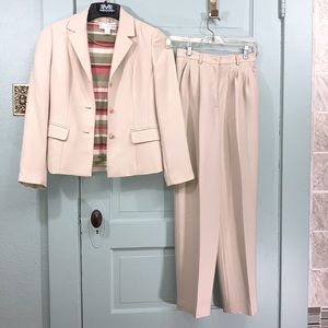 Petite Sophisticate Suite and Sweater sz 0